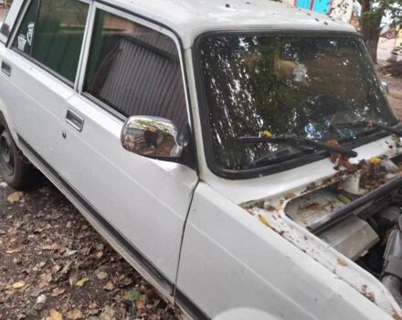Белый ВАЗ 2105, объемом двигателя 1.3 л и пробегом 999 тыс. км за 596 $, фото 1 на Automoto.ua