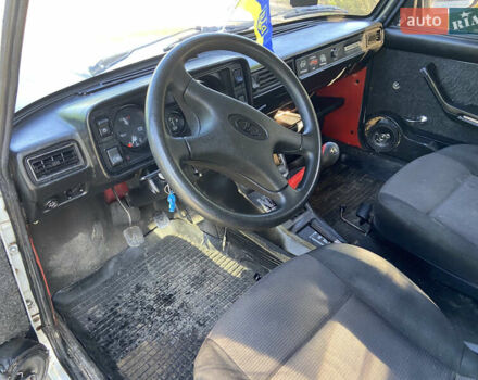 Белый ВАЗ 2105, объемом двигателя 1.5 л и пробегом 300 тыс. км за 490 $, фото 3 на Automoto.ua