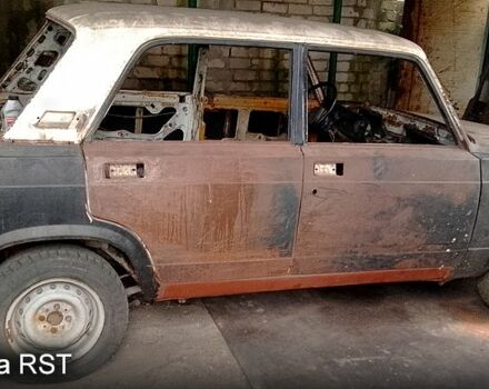 Белый ВАЗ 2105, объемом двигателя 1.3 л и пробегом 0 тыс. км за 400 $, фото 1 на Automoto.ua