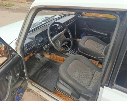 Белый ВАЗ 2105, объемом двигателя 1.5 л и пробегом 200 тыс. км за 1050 $, фото 8 на Automoto.ua