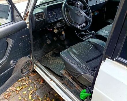 Белый ВАЗ 2105, объемом двигателя 1.5 л и пробегом 0 тыс. км за 600 $, фото 6 на Automoto.ua