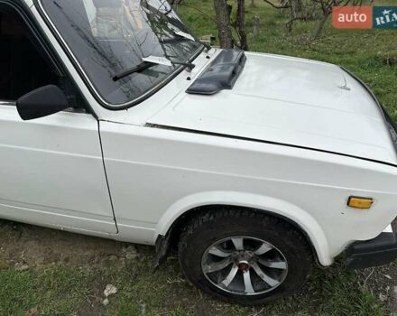 Белый ВАЗ 2105, объемом двигателя 1.5 л и пробегом 120 тыс. км за 1250 $, фото 6 на Automoto.ua