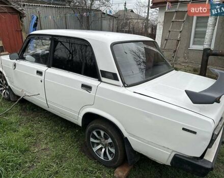 Белый ВАЗ 2105, объемом двигателя 1.5 л и пробегом 120 тыс. км за 1250 $, фото 1 на Automoto.ua