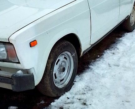 Белый ВАЗ 2105, объемом двигателя 13 л и пробегом 84 тыс. км за 650 $, фото 1 на Automoto.ua