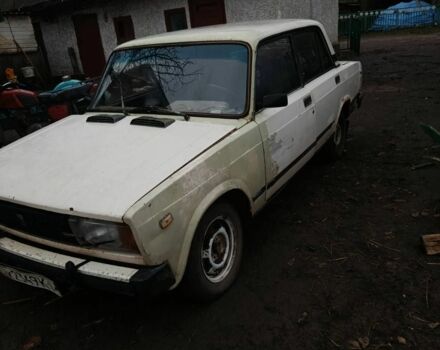 Белый ВАЗ 2105, объемом двигателя 0 л и пробегом 300 тыс. км за 356 $, фото 2 на Automoto.ua