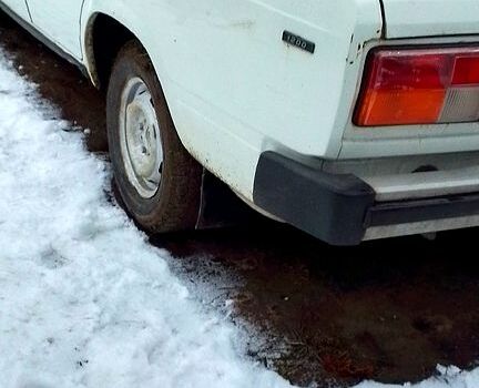 Белый ВАЗ 2105, объемом двигателя 13 л и пробегом 84 тыс. км за 650 $, фото 4 на Automoto.ua