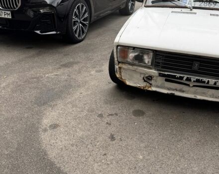 Белый ВАЗ 2105, объемом двигателя 1.5 л и пробегом 65 тыс. км за 476 $, фото 5 на Automoto.ua
