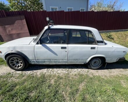 Белый ВАЗ 2105, объемом двигателя 1.5 л и пробегом 65 тыс. км за 476 $, фото 1 на Automoto.ua