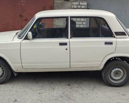 Белый ВАЗ 2105, объемом двигателя 1.5 л и пробегом 98 тыс. км за 1300 $, фото 4 на Automoto.ua