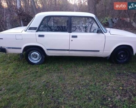 Белый ВАЗ 2105, объемом двигателя 1.45 л и пробегом 100 тыс. км за 700 $, фото 1 на Automoto.ua