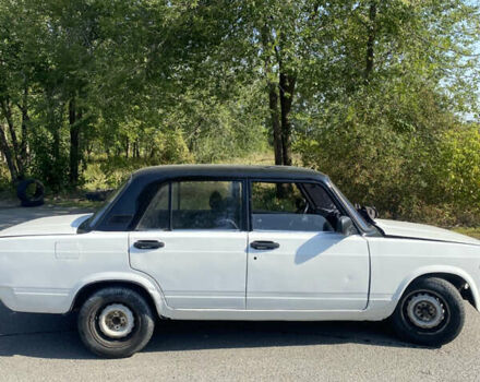 Белый ВАЗ 2105, объемом двигателя 1.5 л и пробегом 100 тыс. км за 800 $, фото 3 на Automoto.ua
