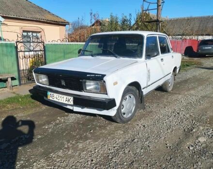 Белый ВАЗ 2105, объемом двигателя 1.5 л и пробегом 250 тыс. км за 500 $, фото 2 на Automoto.ua