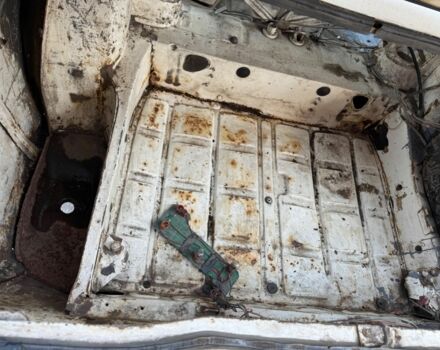 Белый ВАЗ 2105, объемом двигателя 1.6 л и пробегом 110 тыс. км за 291 $, фото 10 на Automoto.ua