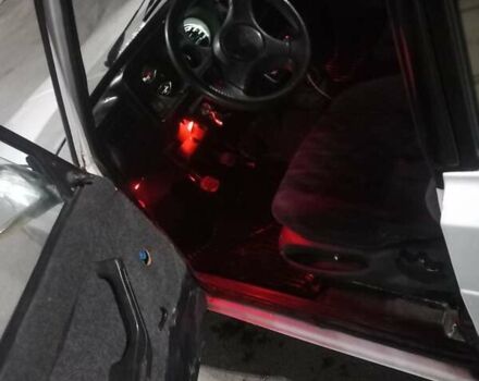 Белый ВАЗ 2105, объемом двигателя 1.5 л и пробегом 190 тыс. км за 900 $, фото 5 на Automoto.ua