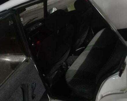 Белый ВАЗ 2105, объемом двигателя 1.5 л и пробегом 190 тыс. км за 900 $, фото 3 на Automoto.ua