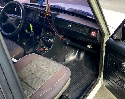 Белый ВАЗ 2105, объемом двигателя 1.5 л и пробегом 92 тыс. км за 900 $, фото 6 на Automoto.ua