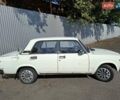Белый ВАЗ 2105, объемом двигателя 1.5 л и пробегом 300 тыс. км за 700 $, фото 2 на Automoto.ua