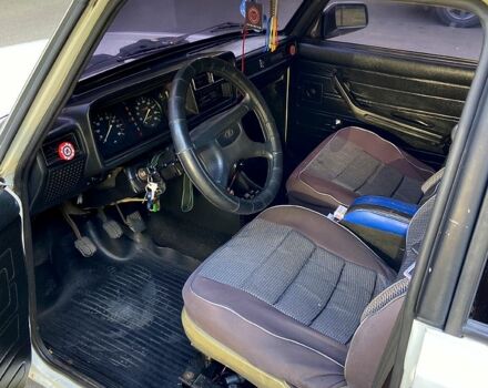 Белый ВАЗ 2105, объемом двигателя 1.5 л и пробегом 92 тыс. км за 900 $, фото 5 на Automoto.ua