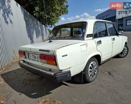 Белый ВАЗ 2105, объемом двигателя 1.5 л и пробегом 300 тыс. км за 700 $, фото 3 на Automoto.ua