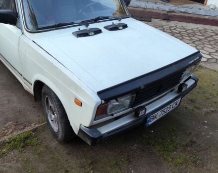 Белый ВАЗ 2105, объемом двигателя 1.3 л и пробегом 300 тыс. км за 500 $, фото 1 на Automoto.ua