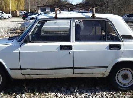 ВАЗ 2105 1981 в Тернополе на Automoto.ua Белый ВАЗ 2105, объемом двигателя 1.3 л и пробегом 350 тыс. км за 482 $, фото 1 на Automoto.ua