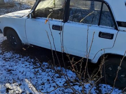 ВАЗ 2105 1982 в Решетиловке на Automoto.ua Белый ВАЗ 2105, объемом двигателя 13 л и пробегом 500 тыс. км за 520 $, фото 1 на Automoto.ua