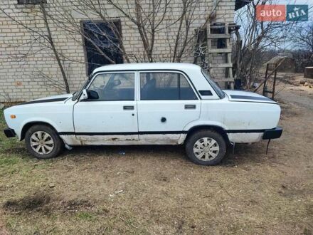 Белый ВАЗ 2105, объемом двигателя 1.3 л и пробегом 300 тыс. км за 482 $, фото 1 на Automoto.ua
