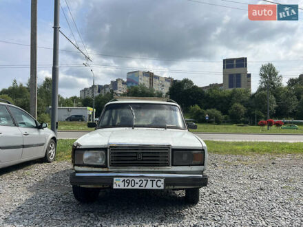 ВАЗ 2105 1983 в Львове на Automoto.ua Белый ВАЗ 2105, объемом двигателя 1.5 л и пробегом 340 тыс. км за 400 $, фото 1 на Automoto.ua