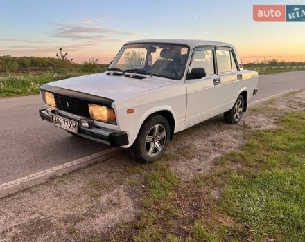 Белый ВАЗ 2105, объемом двигателя 0 л и пробегом 250 тыс. км за 569 $, фото 1 на Automoto.ua