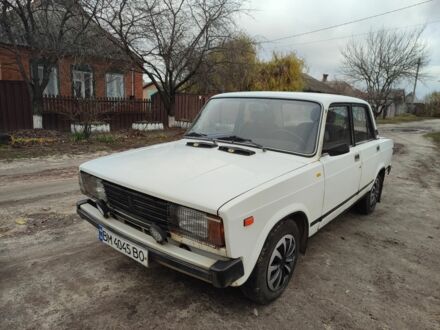 Белый ВАЗ 2105, объемом двигателя 1.3 л и пробегом 100 тыс. км за 700 $, фото 1 на Automoto.ua