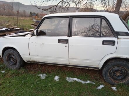 Белый ВАЗ 2105, объемом двигателя 1 л и пробегом 66 тыс. км за 200 $, фото 1 на Automoto.ua