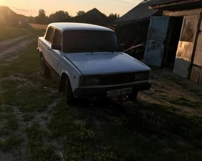 Белый ВАЗ 2105, объемом двигателя 6 л и пробегом 30 тыс. км за 426 $, фото 1 на Automoto.ua