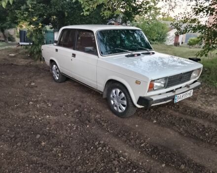 Белый ВАЗ 2105, объемом двигателя 1.5 л и пробегом 200 тыс. км за 999 $, фото 1 на Automoto.ua