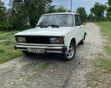 Белый ВАЗ 2105, объемом двигателя 1.6 л и пробегом 300 тыс. км за 562 $, фото 1 на Automoto.ua