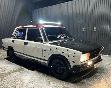 Білий ВАЗ 2105, об'ємом двигуна 1.5 л та пробігом 250 тис. км за 550 $, фото 1 на Automoto.ua