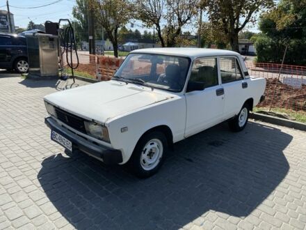 Белый ВАЗ 2105, объемом двигателя 1.5 л и пробегом 80 тыс. км за 1500 $, фото 1 на Automoto.ua
