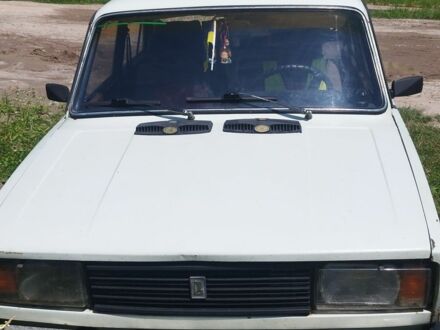 ВАЗ 2105 1988 в Львове на Automoto.ua Белый ВАЗ 2105, объемом двигателя 1.3 л и пробегом 300 тыс. км за 480 $, фото 1 на Automoto.ua