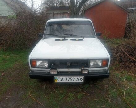 Белый ВАЗ 2105, объемом двигателя 1 л и пробегом 50 тыс. км за 600 $, фото 1 на Automoto.ua
