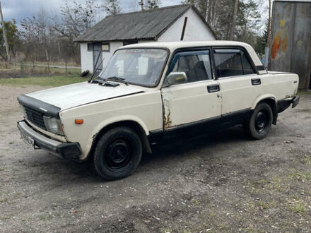 ВАЗ 2105 1989 в Сарнах на Automoto.ua Белый ВАЗ 2105, объемом двигателя 1.3 л и пробегом 80 тыс. км за 280 $, фото 1 на Automoto.ua
