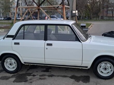 Белый ВАЗ 2105, объемом двигателя 1.3 л и пробегом 56 тыс. км за 3500 $, фото 1 на Automoto.ua