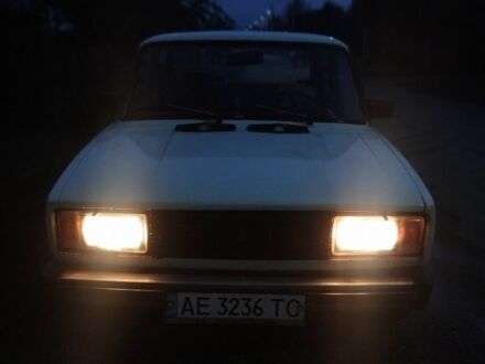 ВАЗ 2105 1990 в Каменское - Днепродзержинск на Automoto.ua Белый ВАЗ 2105, объемом двигателя 1.5 л и пробегом 9 тыс. км за 1100 $, фото 1 на Automoto.ua