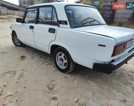 Белый ВАЗ 2105, объемом двигателя 1.3 л и пробегом 222 тыс. км за 1000 $, фото 1 на Automoto.ua