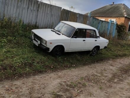 ВАЗ 2105 1990 в Сумах на Automoto.ua Белый ВАЗ 2105, объемом двигателя 1.2 л и пробегом 1 тыс. км за 700 $, фото 1 на Automoto.ua