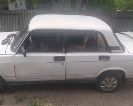Белый ВАЗ 2105, объемом двигателя 1.5 л и пробегом 150 тыс. км за 385 $, фото 1 на Automoto.ua