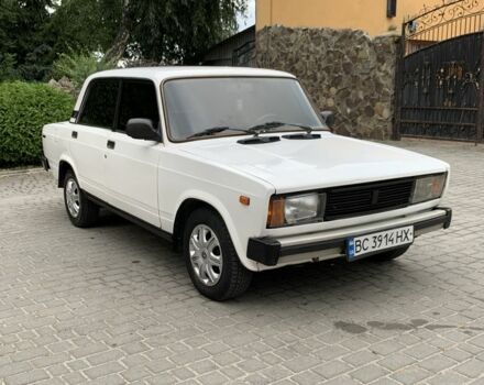 Белый ВАЗ 2105, объемом двигателя 1.2 л и пробегом 254 тыс. км за 800 $, фото 1 на Automoto.ua