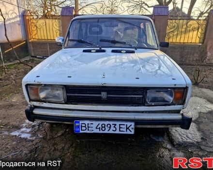Белый ВАЗ 2105, объемом двигателя 1.5 л и пробегом 200 тыс. км за 450 $, фото 1 на Automoto.ua