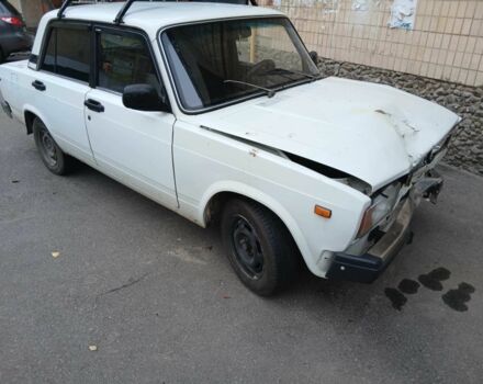 Белый ВАЗ 2105, объемом двигателя 0 л и пробегом 300 тыс. км за 300 $, фото 1 на Automoto.ua