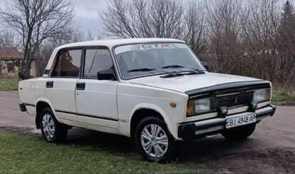 Белый ВАЗ 2105, объемом двигателя 1.5 л и пробегом 300 тыс. км за 710 $, фото 1 на Automoto.ua