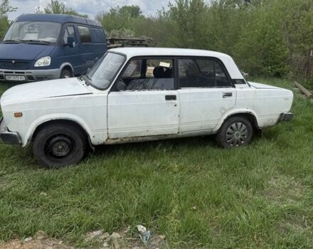 Белый ВАЗ 2105, объемом двигателя 1.6 л и пробегом 200 тыс. км за 600 $, фото 1 на Automoto.ua