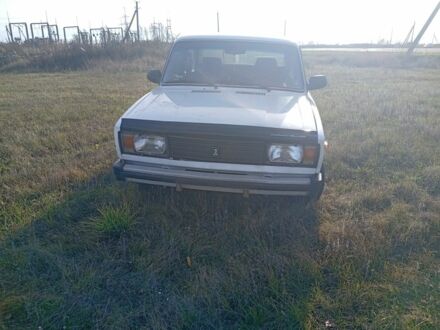 Белый ВАЗ 2105, объемом двигателя 1 л и пробегом 2 тыс. км за 350 $, фото 1 на Automoto.ua